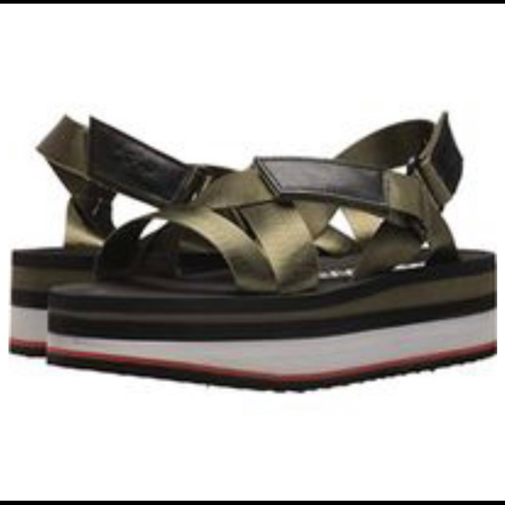 Jarvis Olive  Strapper,